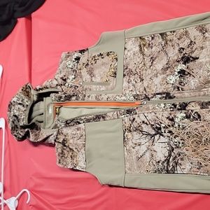 Camo XL water repellent vest